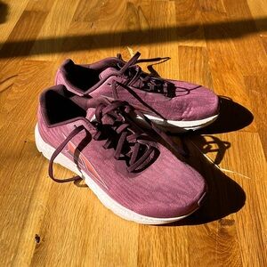 Altra Rivera Women’s Burgundy Running Shoes Size 6.5 fits like 6